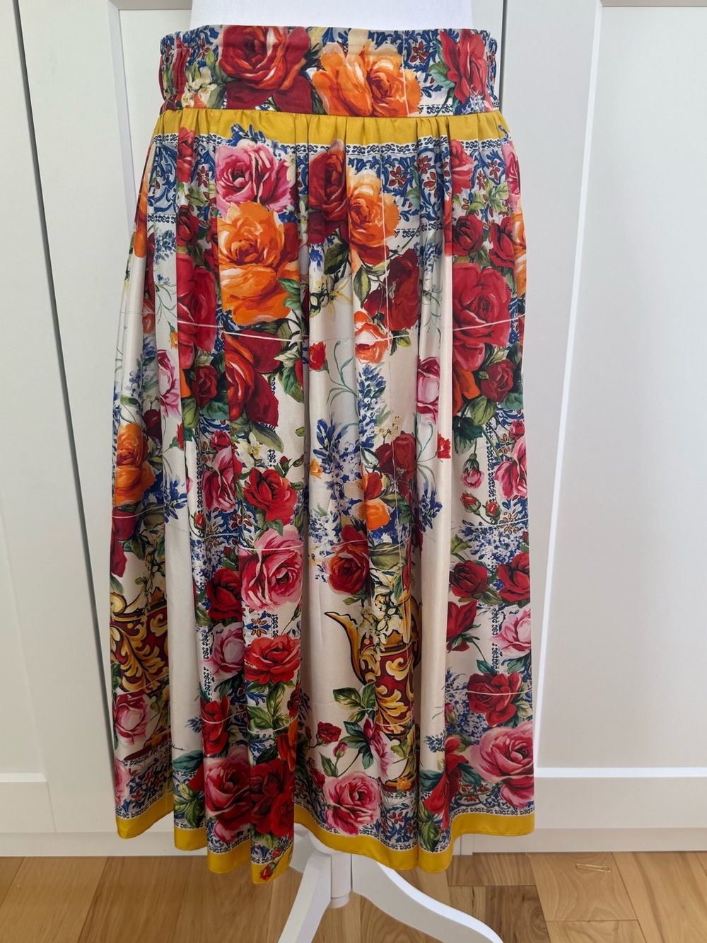 Dolce & Gabbana Cream Floral Midi Skirt with Yellow Trim - Picture 2 of 12
